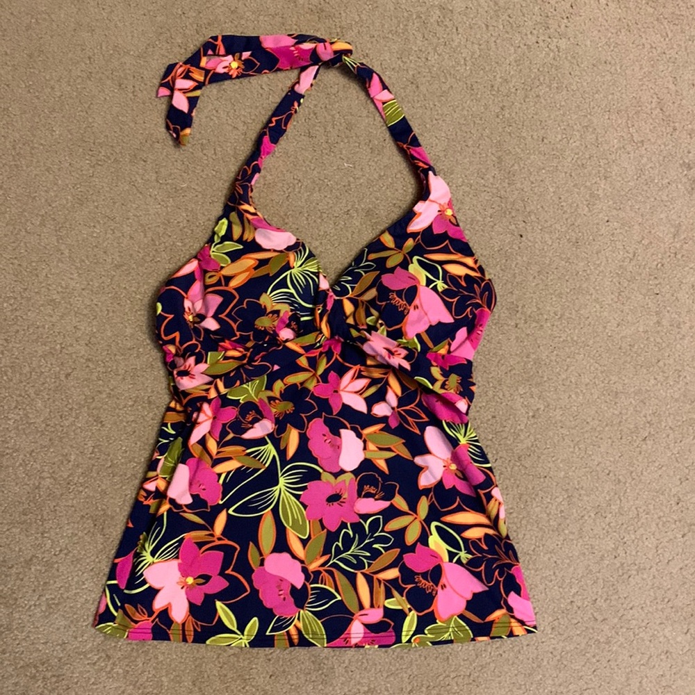 Land’s End Womens Swim Halter tankini top.  Size 6 regular.  Navy/multi color.